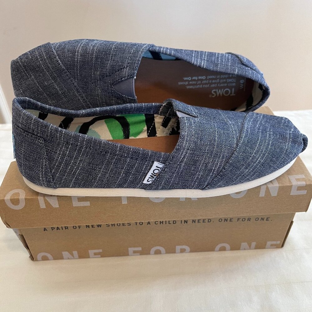Toms Classic Chambray size 6 denim